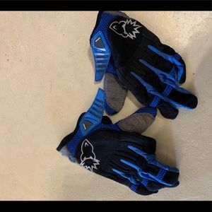 Motorcycle gloves